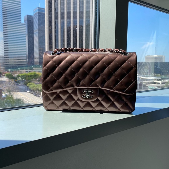 CHANEL Jumbo Classic Flap Patent Lambskin - Picture 8 of 16